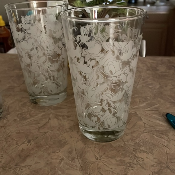 Vintage Etched Disney drinking glasses set of 4 - Picture 2 of 10